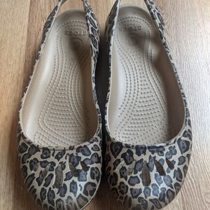 Crocs flats - brown leopard print
